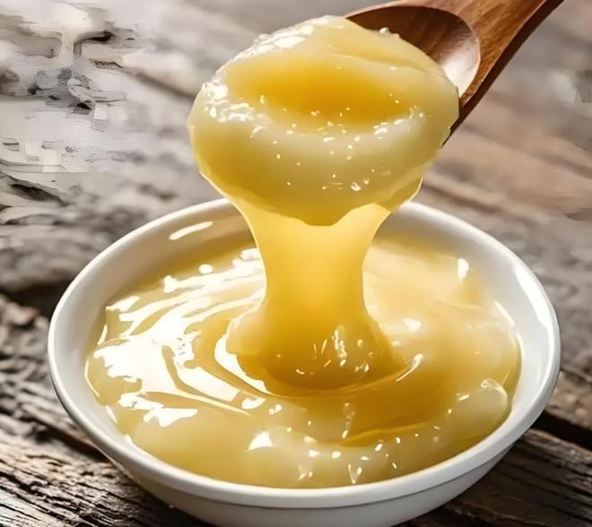 浆的适宜人群与注意事项解析麻将胡了试玩夏季食用蜂王(图1)